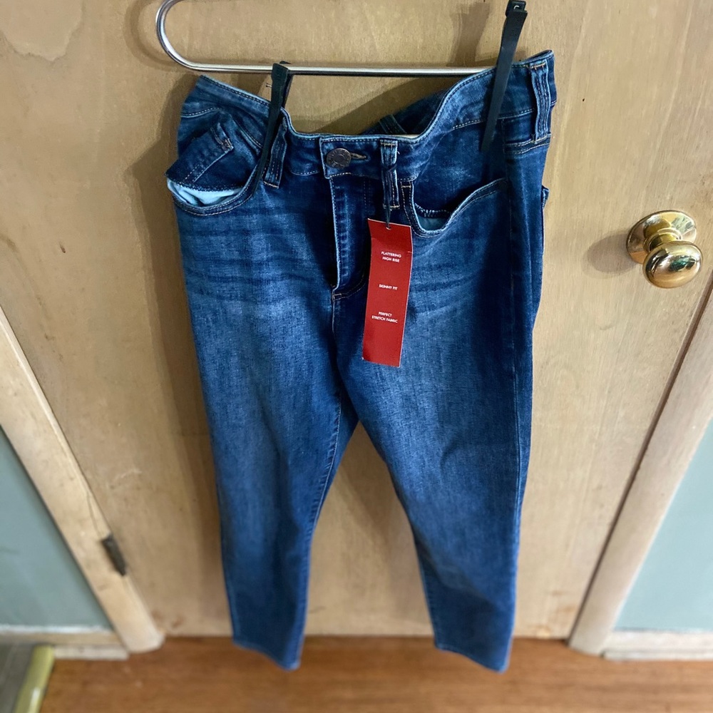 Brand New Guess Jeans